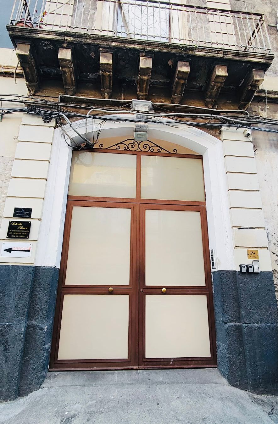 Ingresso Etna Flow House 1669 - Via Toledo 28 Catania